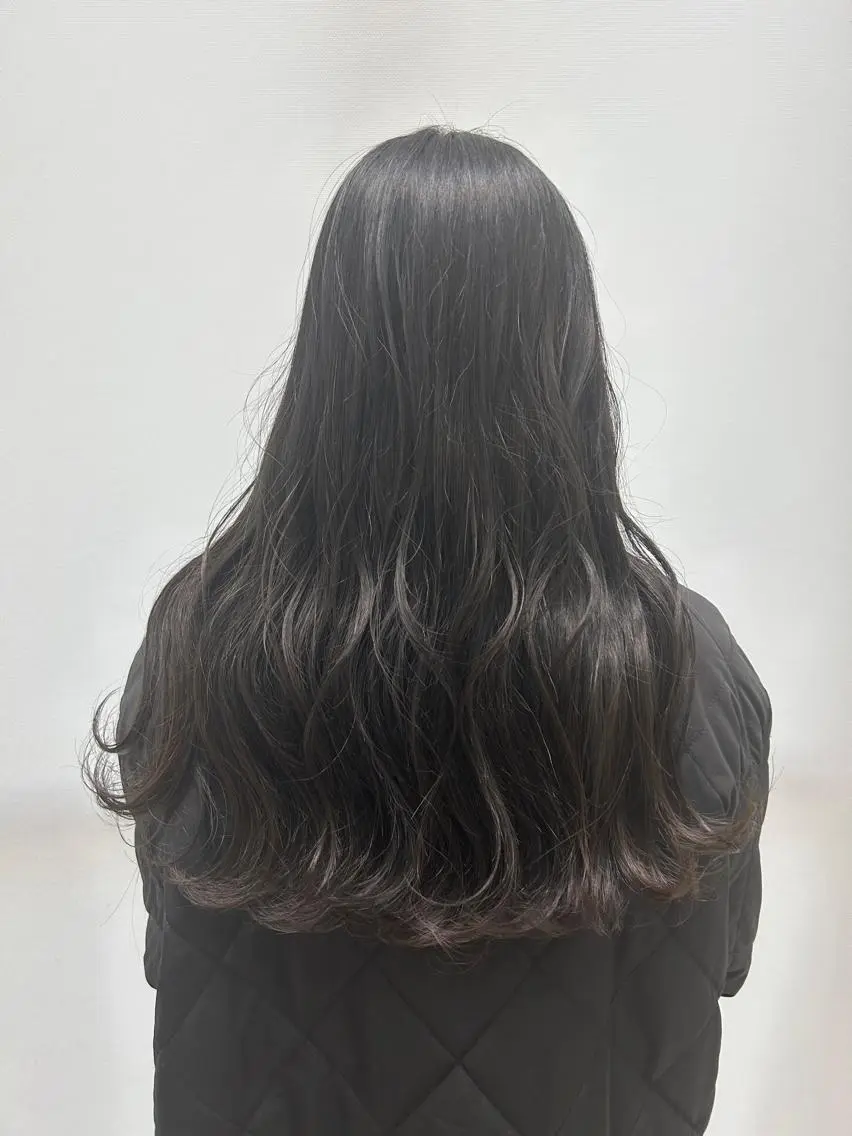 お出かけ前にコテ巻き🎀🤍🤍の写真