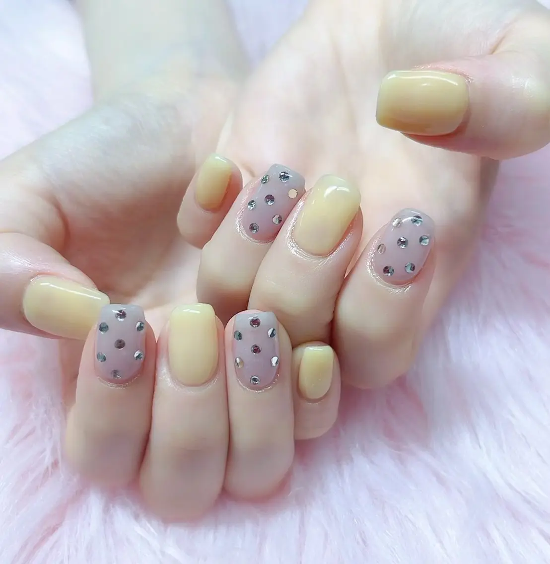 ネイル ハンドネイル MoonNail ユリ🌸のネイルデザイン