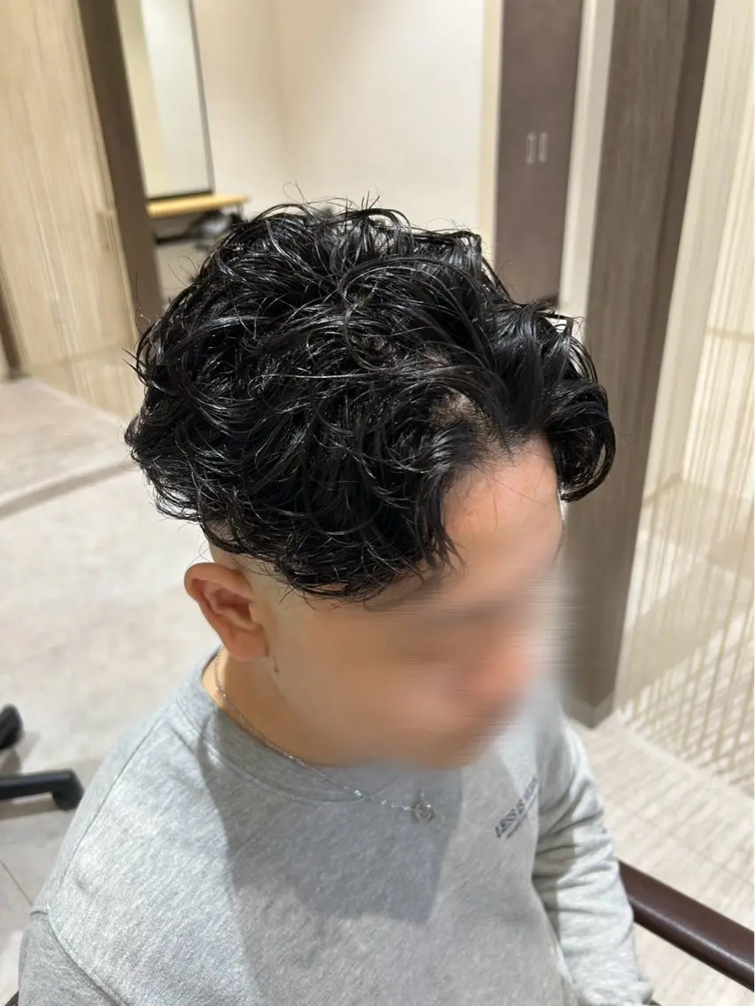 パーマ 井圡 愛梨のヘアスタイル