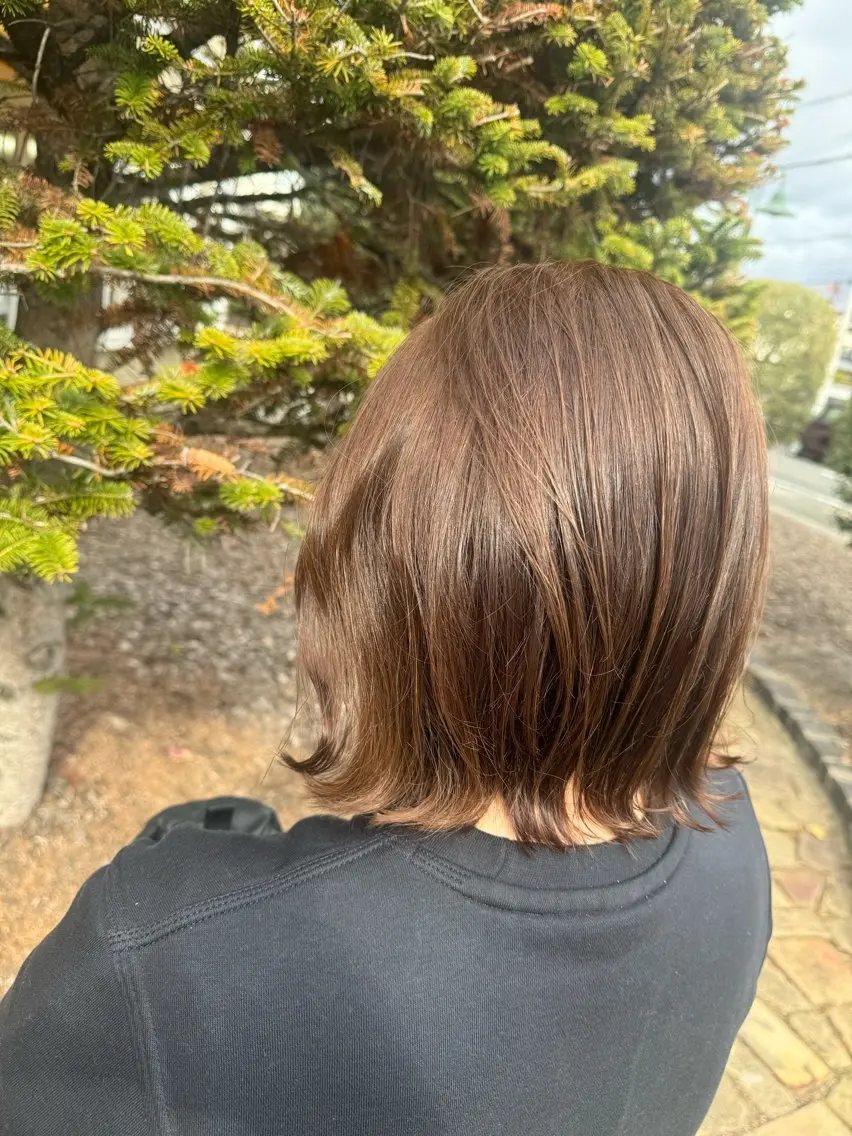 ミディアム カラー ベージュカラー ブラウンカラー 𝒇𝒍𝒂𝒕/ 𝐇𝐈𝐍𝐀のヘアスタイル