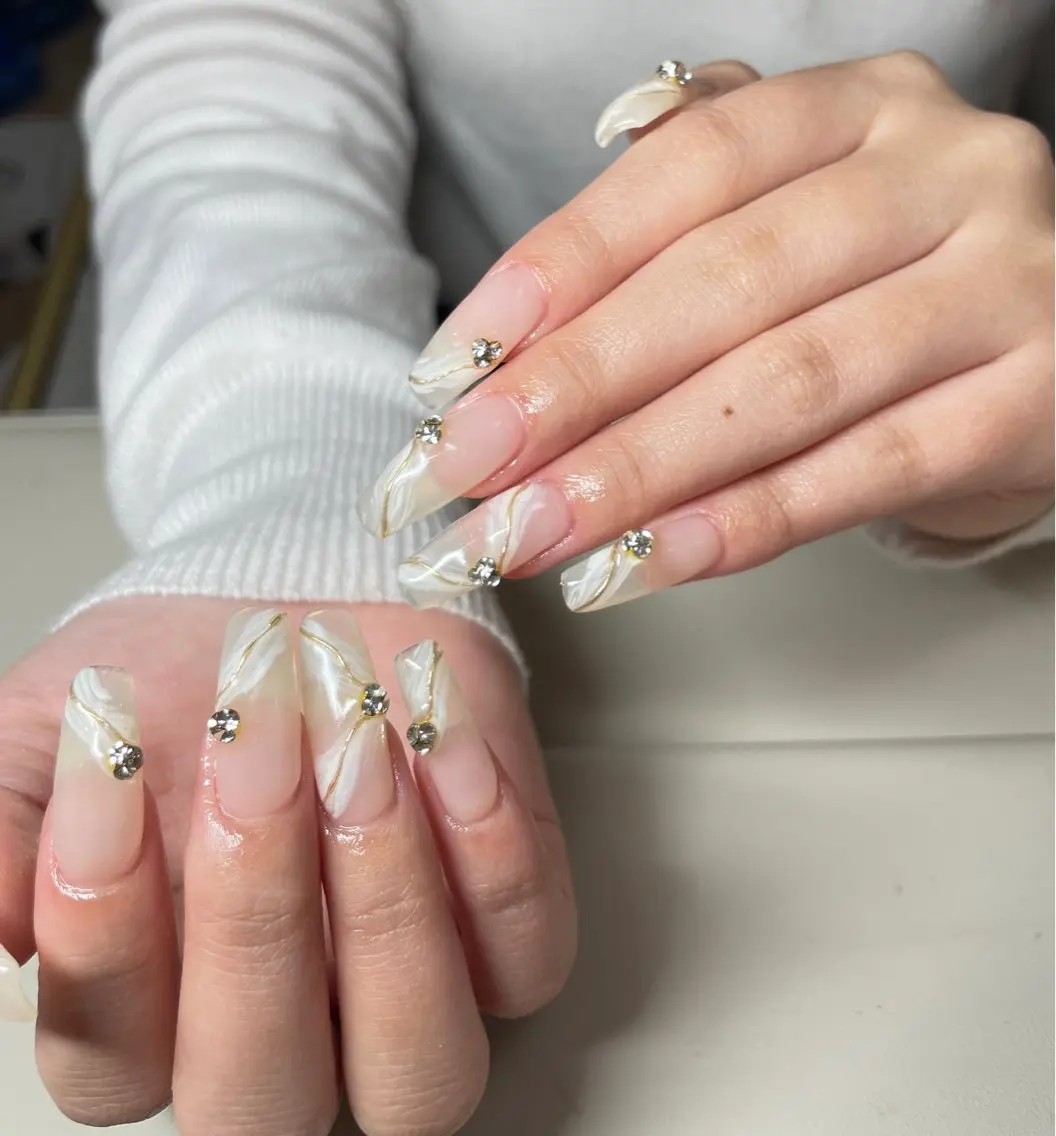ネイル ハンドネイル AngelChris ビューティーサロンのネイルデザイン