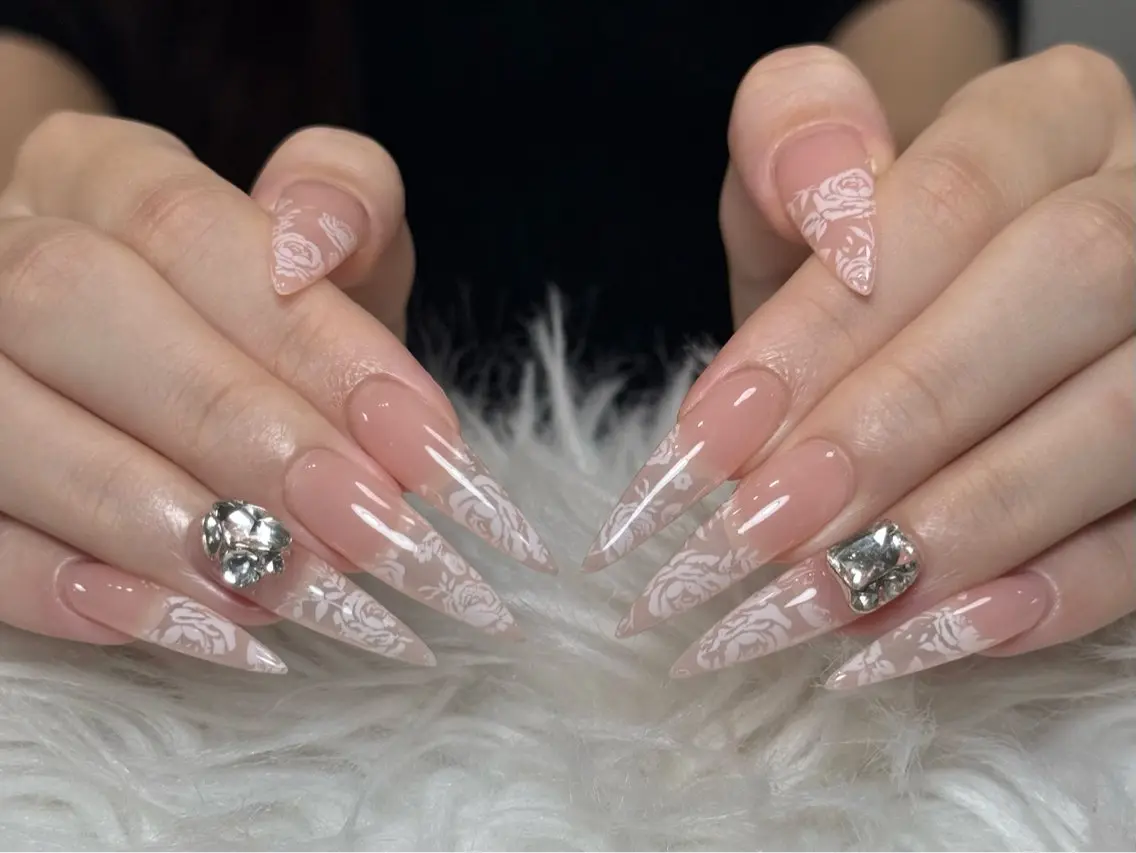 ネイル ボルドー ブラウン チークネイル ドット フットネイル Julli NailStudioのネイルデザイン