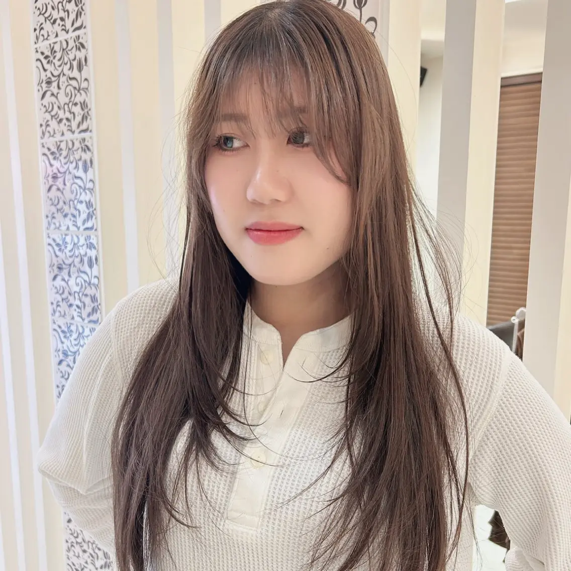 セミロング レイヤーカット 外ハネヘア カット 髪質改善|レイヤー| 三宅星哉のヘアスタイル