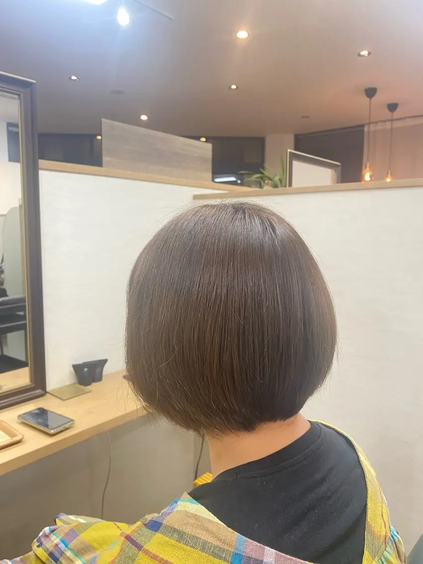 ショート カラー ベージュカラー ミツツカ リンタロウのヘアスタイル