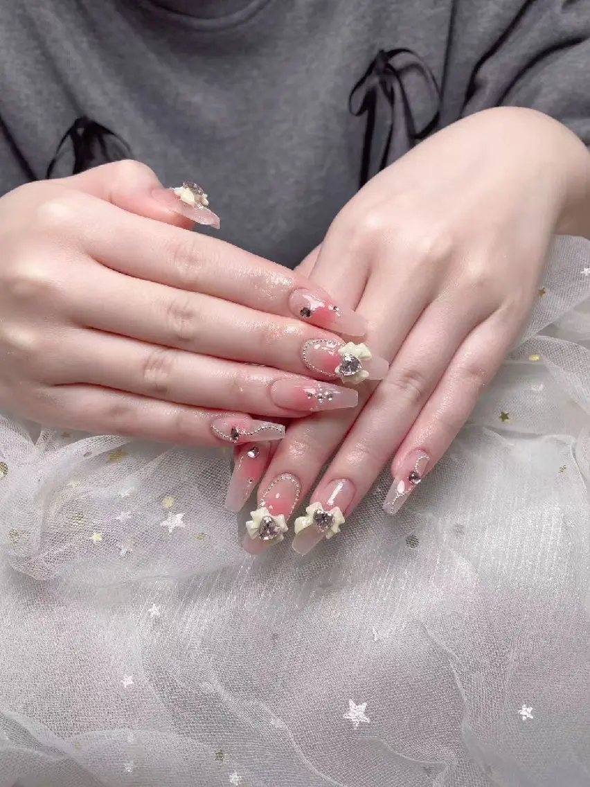 ネイル ENsalon AKIRAのネイルデザイン