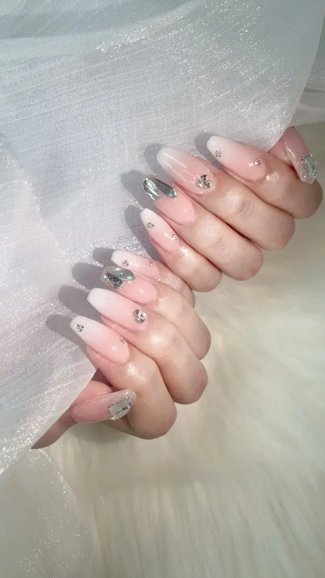 ネイル 成人式 フレンチネイル グラデーション 韓国ネイル マグネットネイル ハンドネイル Squen Nail shinjukuのネイルデザイン