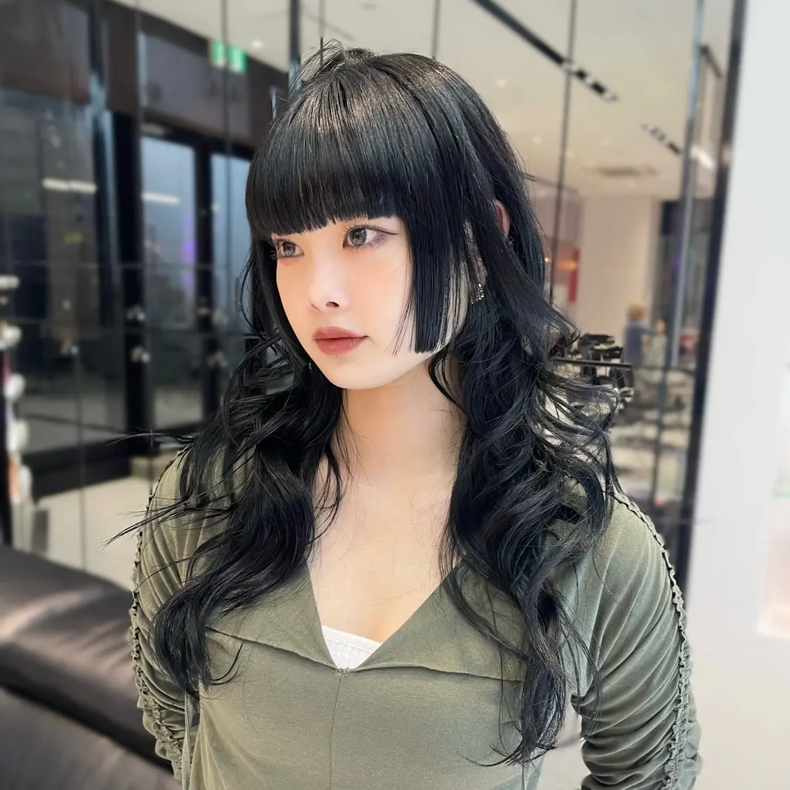 ロング カラー 黒髪 レイヤーカット 【韓国❤️海外ヘア】 AYAKAのヘアスタイル
