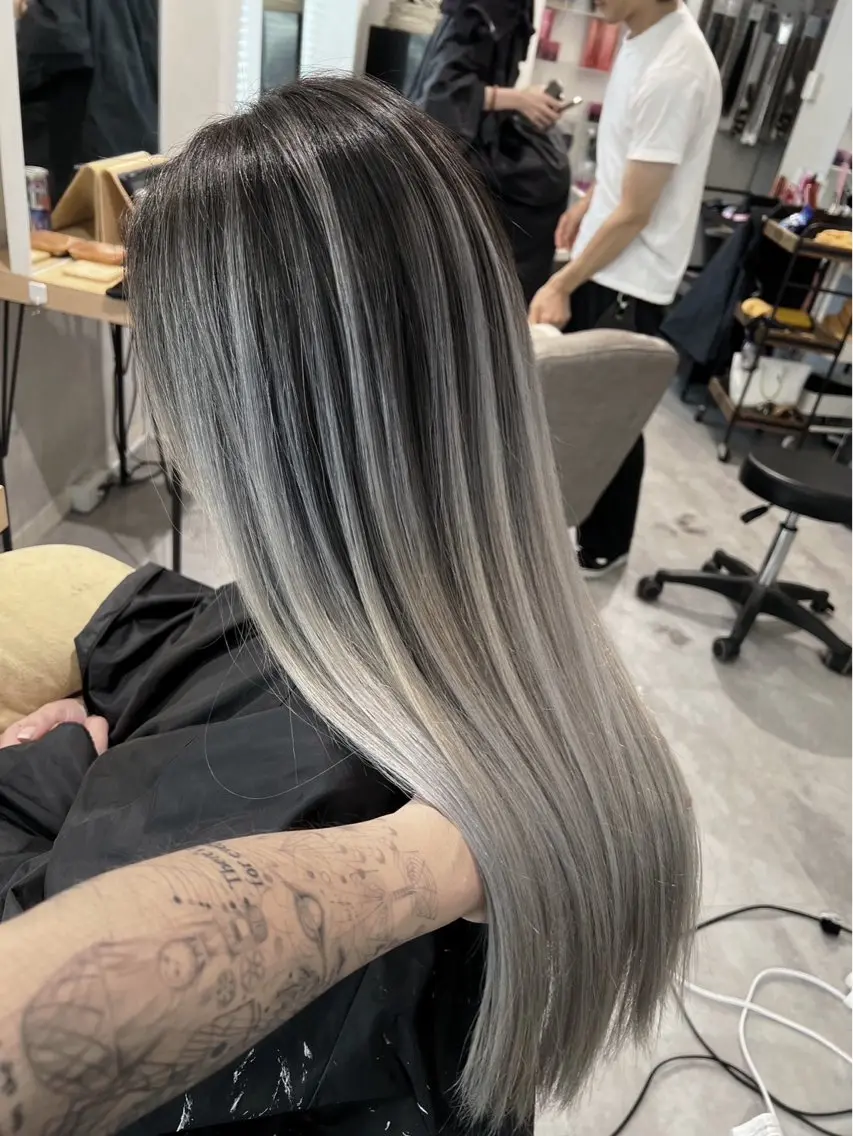 ロング カラー バレイヤージュ グレージュ レイヤーカット 指名数No.1 /NAOYAのヘアスタイル