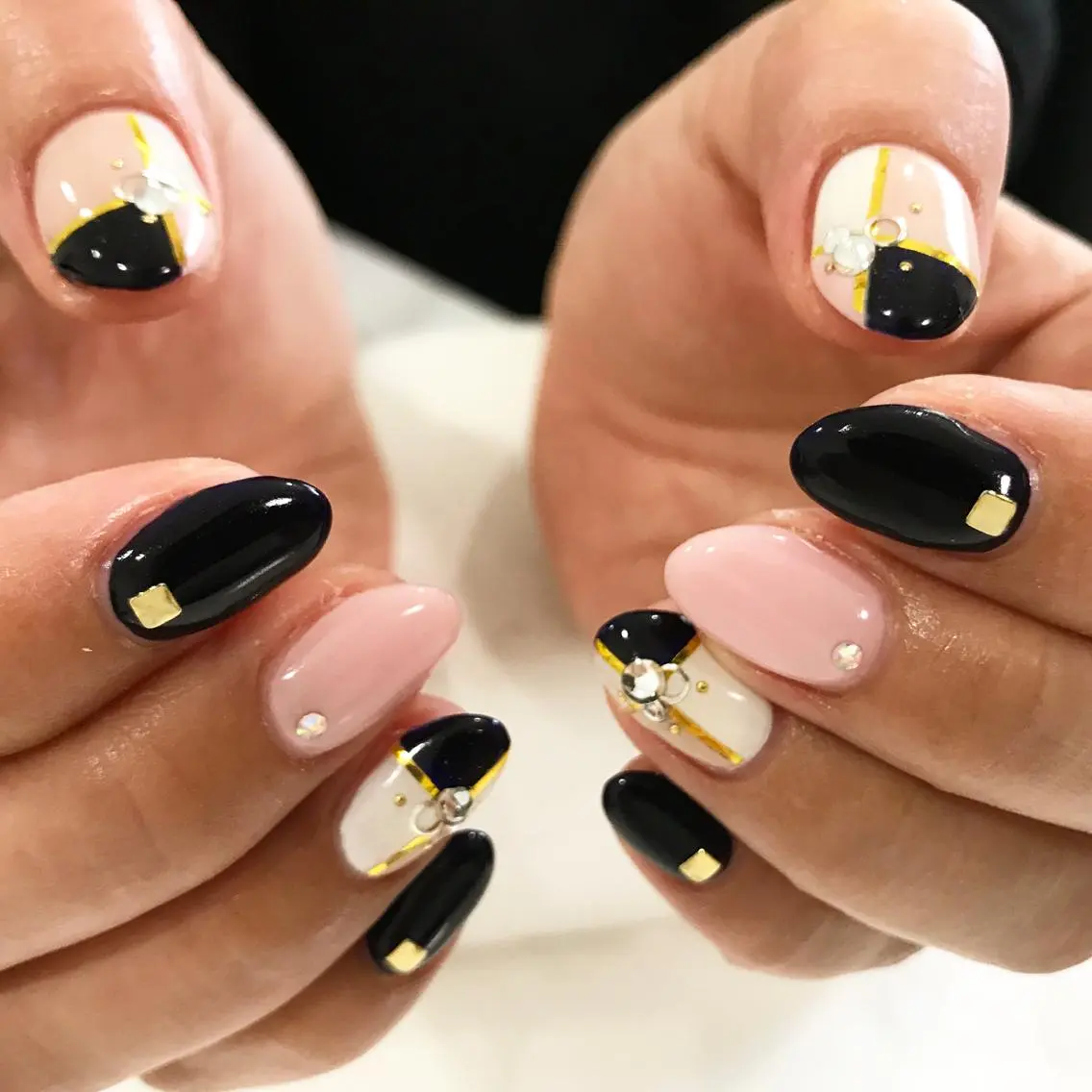 ネイル フットネイル ピンク シンプルネイル 春ネイル ホワイト nail fufla ♡yamane♡のネイルデザイン