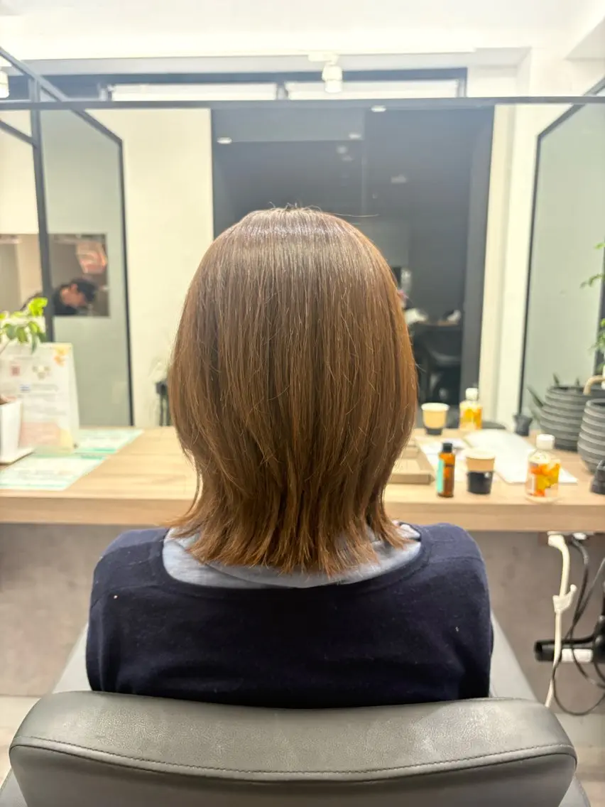 ミディアム カラー COCO .のヘアスタイル