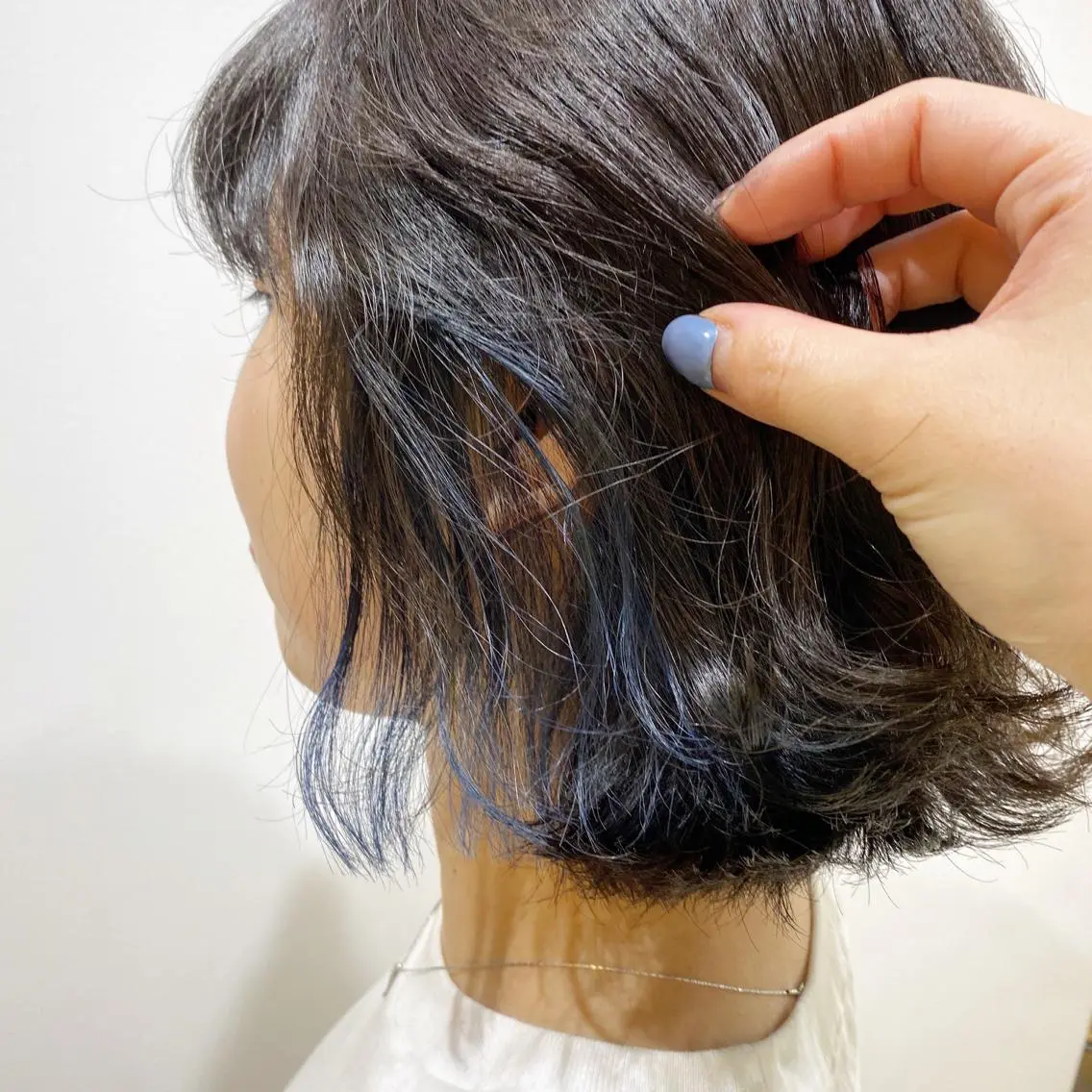 ショート カラー ブルーカラー カット ヘアカラー トリートメント 中司 莉菜のヘアスタイル