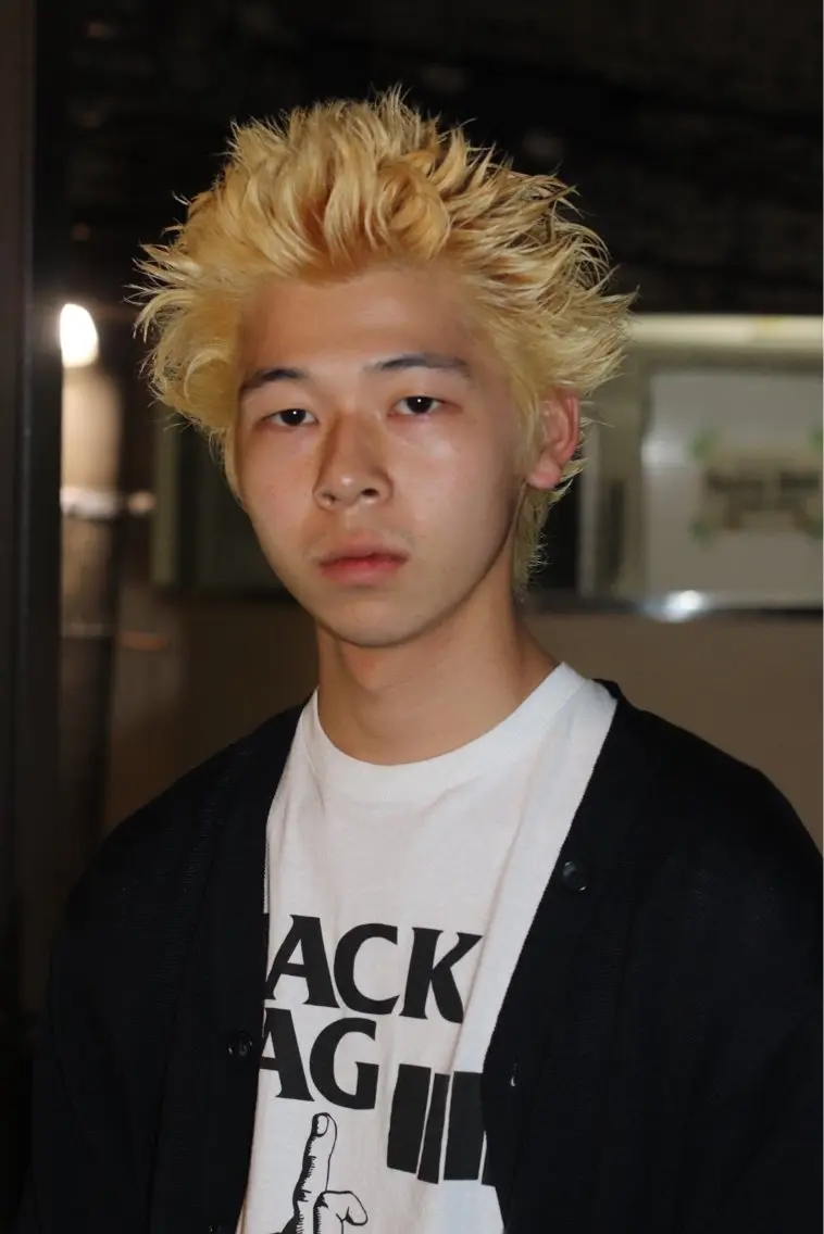 ショート カラー メンズ メンズブリーチ ブリーチ 抜きっぱなしブロンド ブロンド ヘアカラー 浅岡 昭汰のヘアスタイル