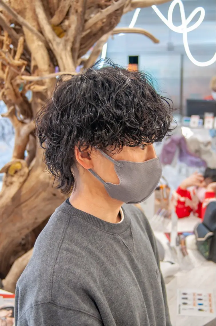 パーマ メンズ メンズパーマ 学生(メンズ向け) 波巻きパーマ 学生 スパイラルパーマ カット パーマ シャドウパーマ/ ルーズパーマ/メンズのヘアスタイル