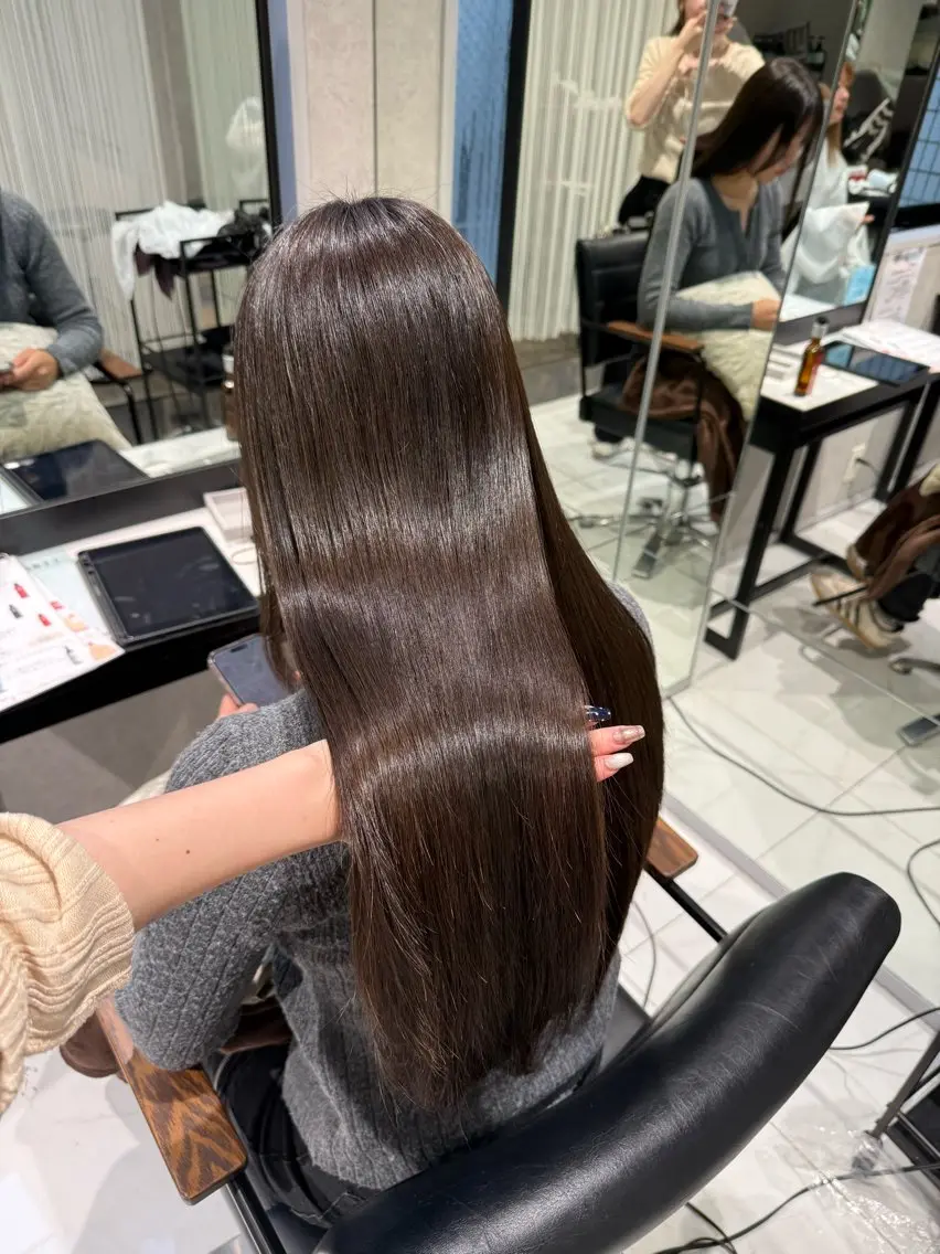 ロング ヘアカラー トリートメント 艶ブラウン/赤み消し /盛れる顔周りのヘアスタイル