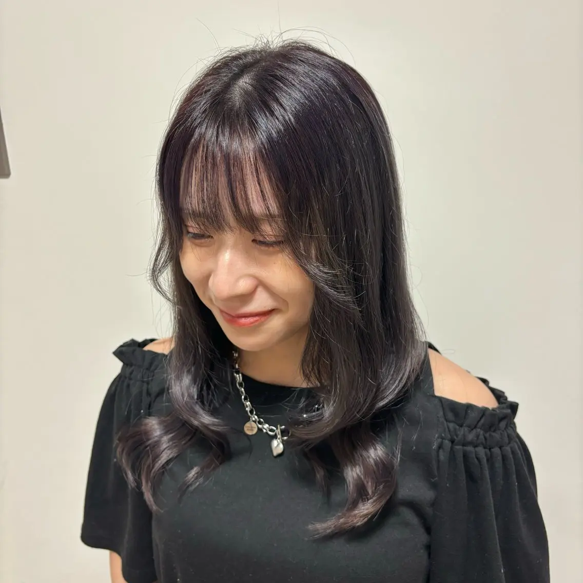 カラー ブリーチ 透明感カラー ラベンダーカラー ブリーチなしカラー オオカメ ユヅキのヘアスタイル