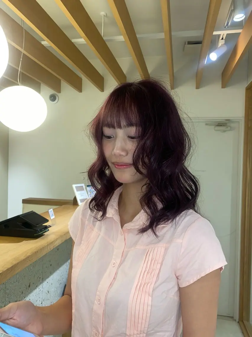 セミロング ナイトウ コトのヘアスタイル