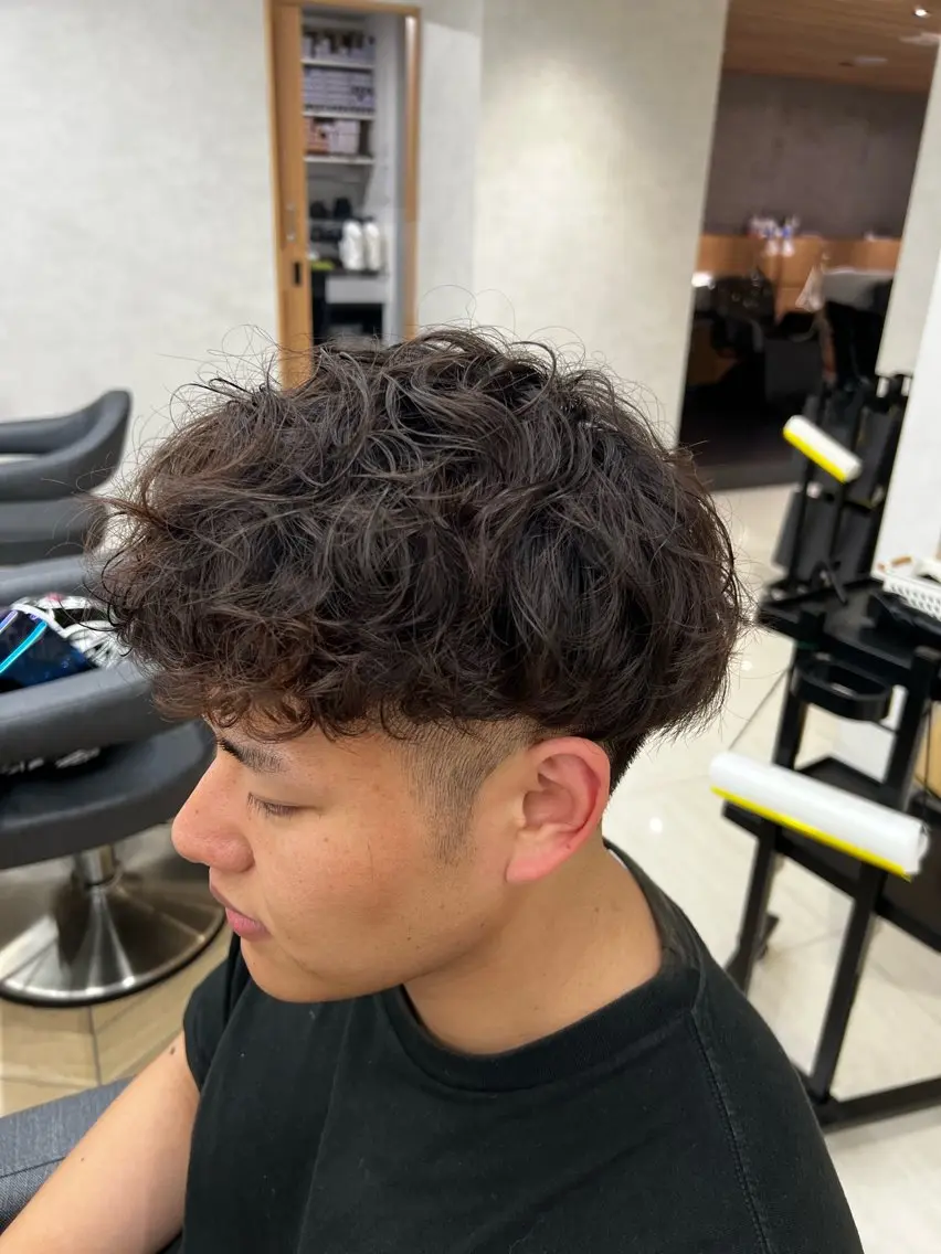 ミディアム パーマ メンズ ミディアムパーマ メンズパーマ プードルパーマ プードルパーマ カット パーマ トリートメント ヘアセット 🏅メンズ特化 ヤマクラ　タイキのヘアスタイル