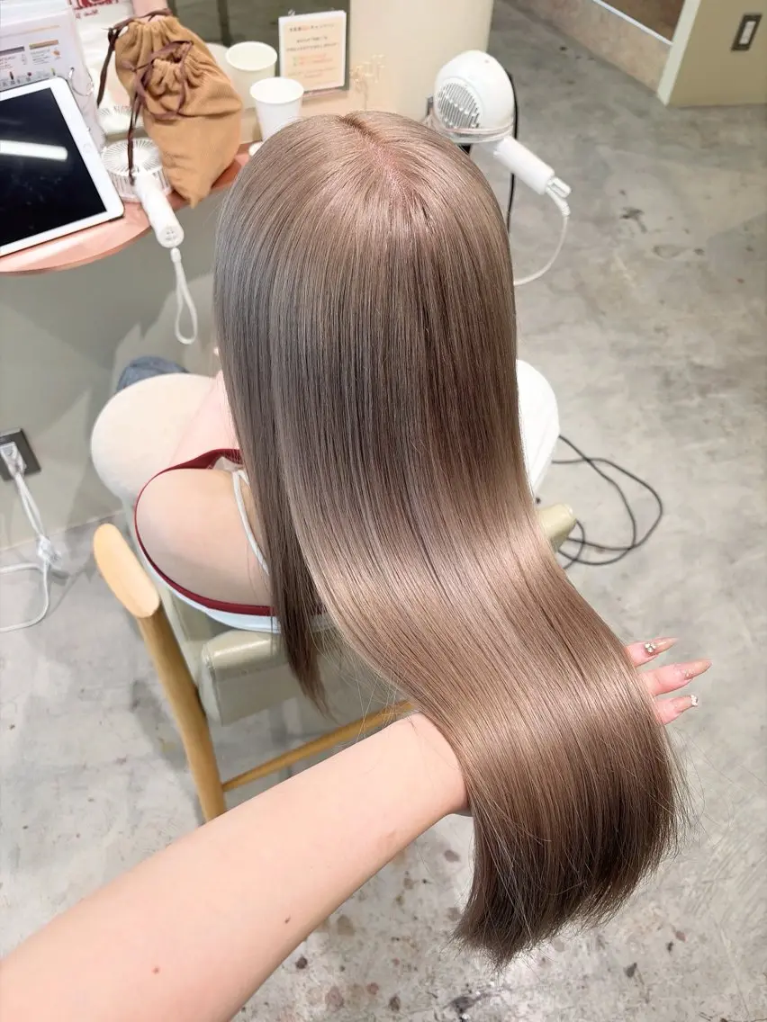 ロング ヘアカラー ✨艶々ベージュカラー 🫧/ Ririkaのヘアスタイル