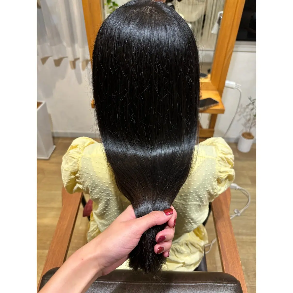 ロング トリートメント 酸熱トリートメント トリートメント 艶•透明感カラー フィーシーのヘアスタイル