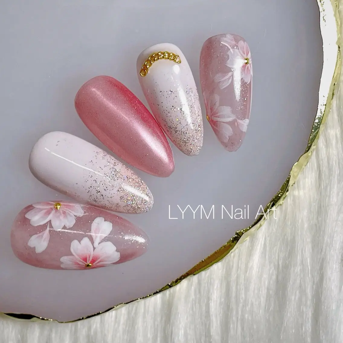 ネイル 桜ネイル 卒業式 ピンク 春ネイル ハンドネイル LYYM Salonのネイルデザイン