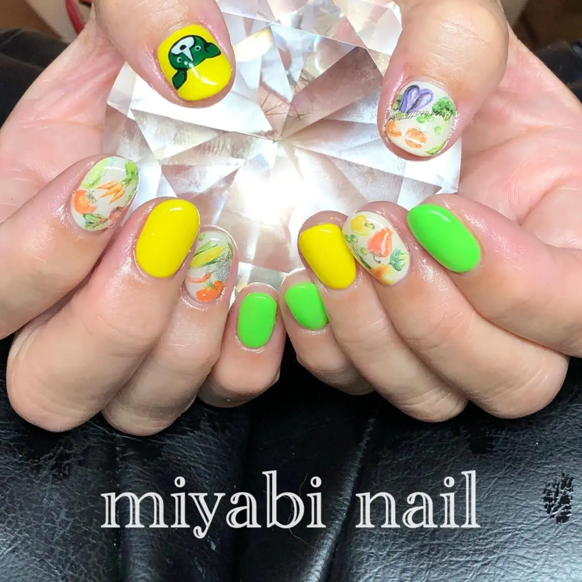 ネイル アートネイル ジェルネイル グリーン 持ち込み 黄色 ハンドネイル miyabi nail 桂川駅近くのネイルデザイン
