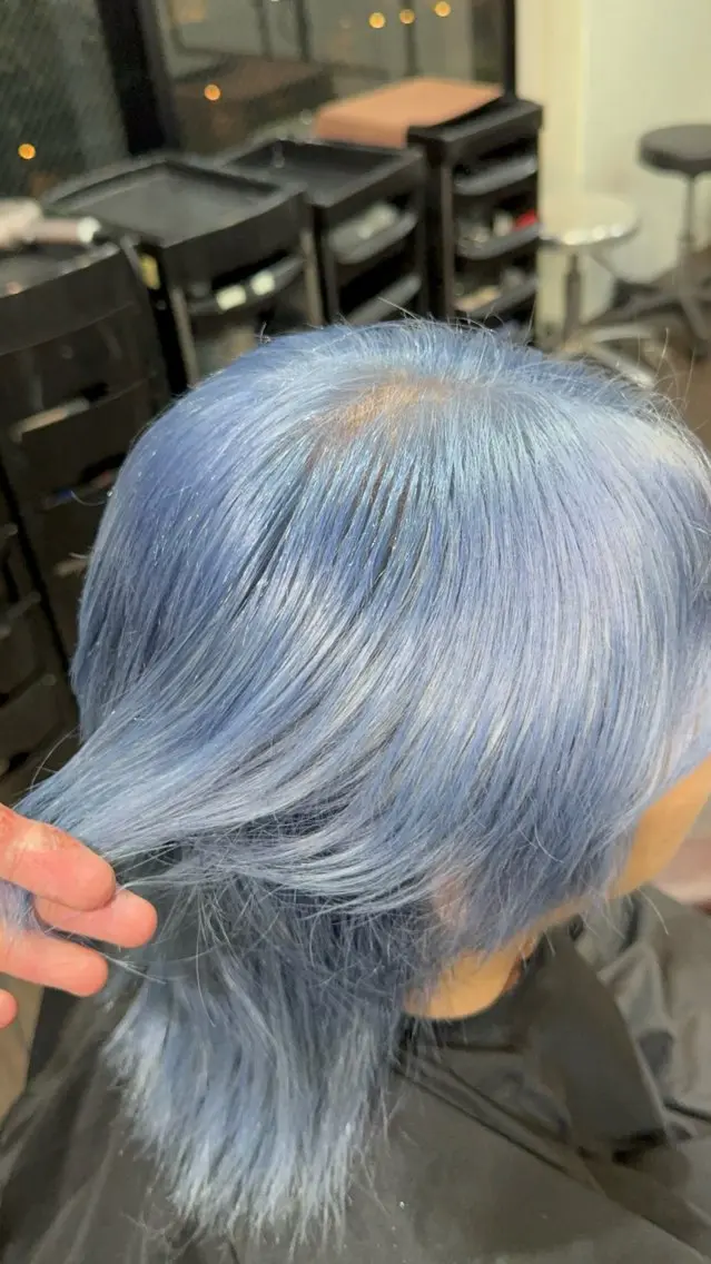 ショート カラー アッシュ ブリーチ ブルーカラー ケアブリーチ 透明感カラー ヘアカラー Lima/ハイトー ン/ブリーチ/心斎橋のヘアスタイル