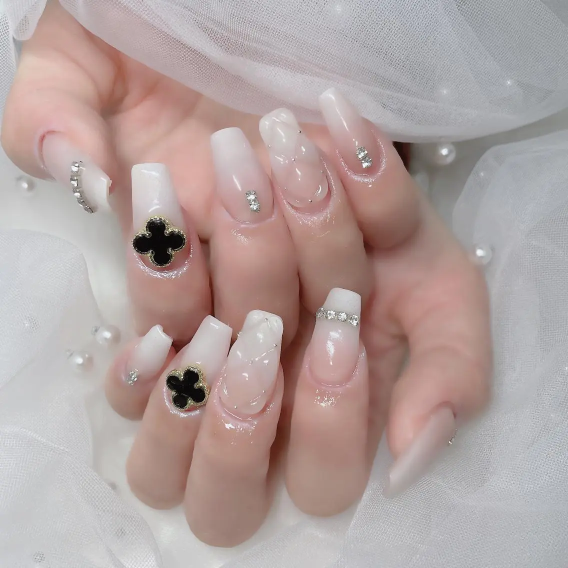 ネイル チークネイル フラッシュネイル フレンチネイル キラキラネイル 韓国ネイル ハンドネイル merci nailのネイルデザイン