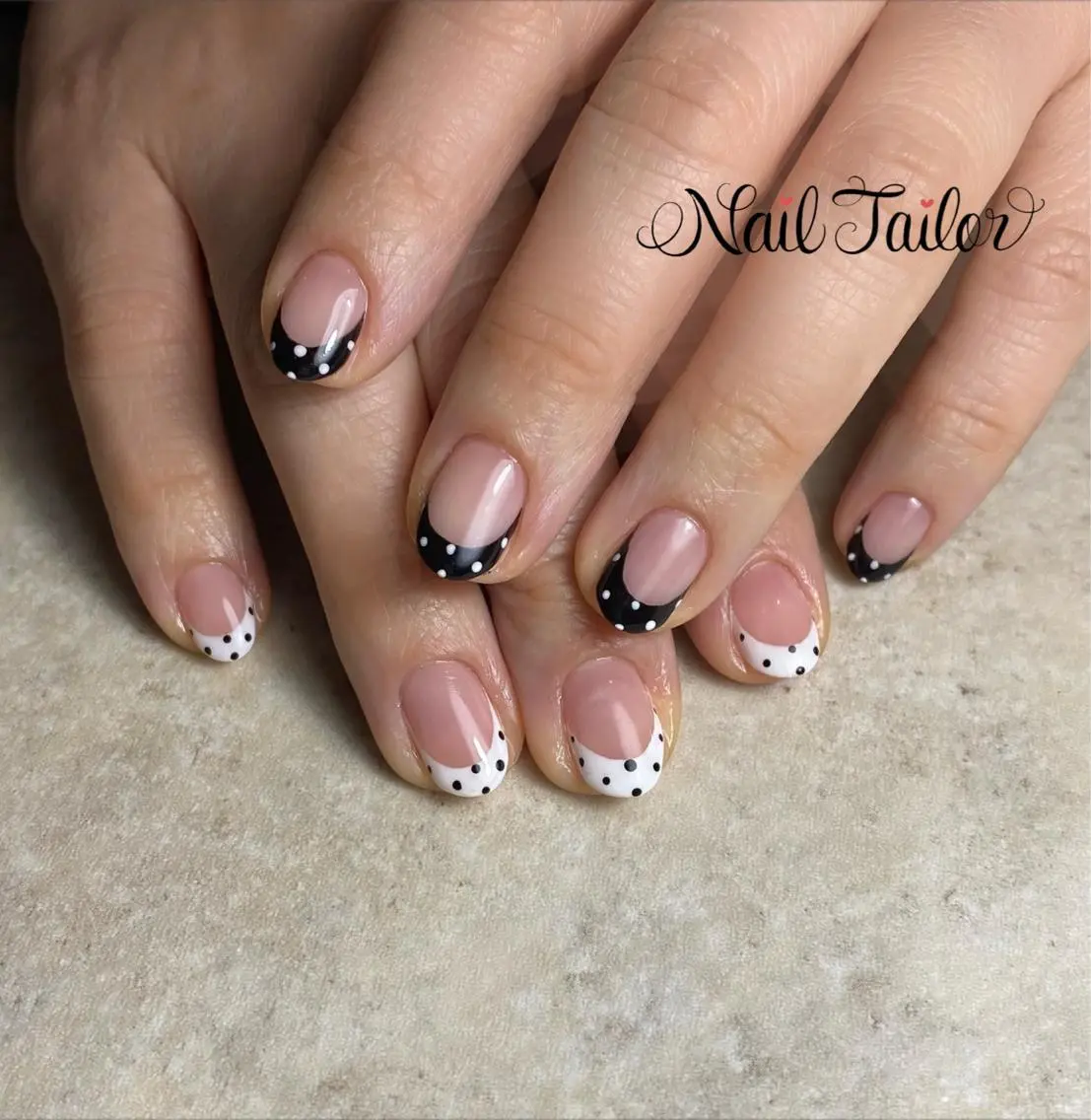 ネイル ドット 長さ出し フレンチネイル ハンドネイル NailTailor ネイルテイラーのネイルデザイン