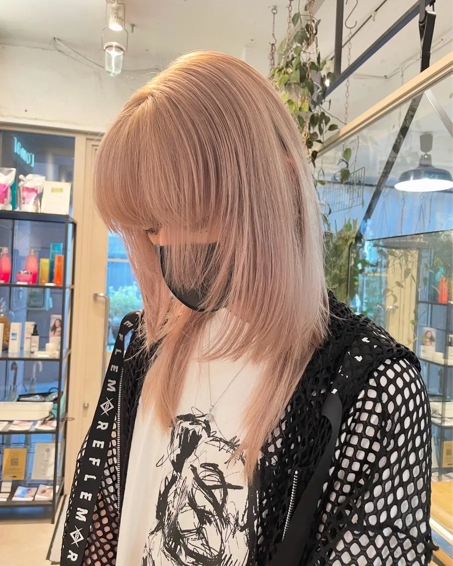 ロング カラー ミルクティー× グレージュMOMOのヘアスタイル