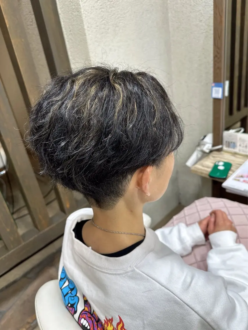 ショート カラー ハイライトカラー ハイライト 阿部 美咲のヘアスタイル