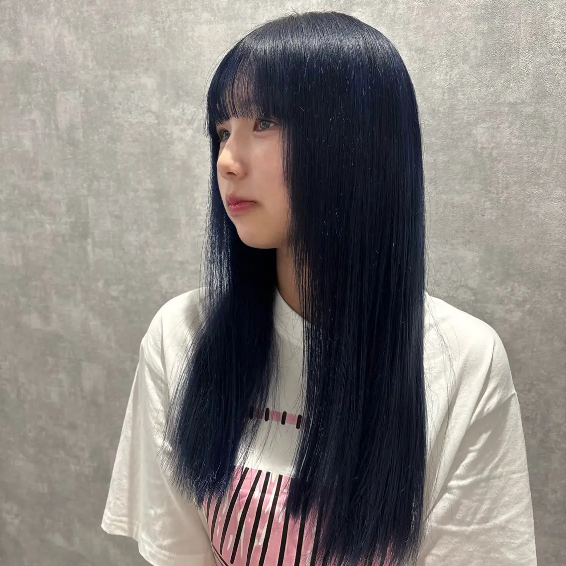 ロング カラー ブリーチ グラデーションカラー ネイビーカラー 卒業式のヘアスタイル カット ヘアカラー ブリーチ無しダブル カラー / LINAのヘアスタイル