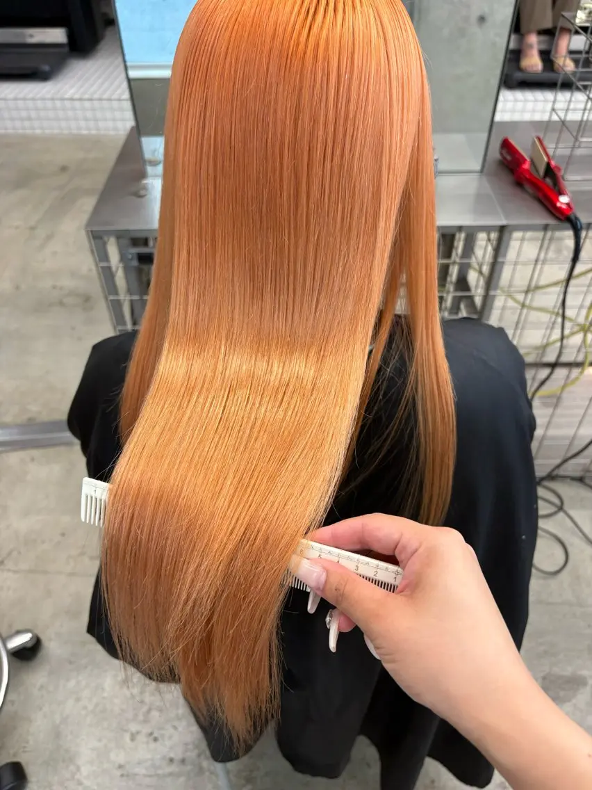 ロング カラー ハイトーンカラー オレンジ カット ヘアカラー トリートメント トレンドカラー🥣／ ヘアアレンジ✩.*˚のヘアスタイル