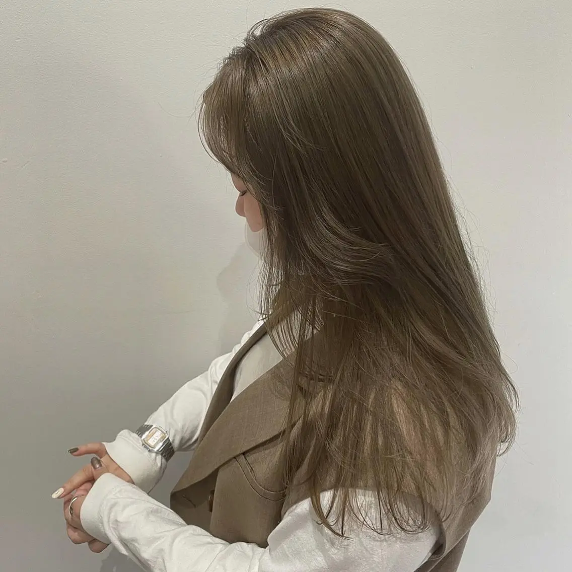 ロング カラー ベージュカラー ブリーチ フォギーベージュ カット ヘアカラー トリートメント 狩野 羅夢のヘアスタイル