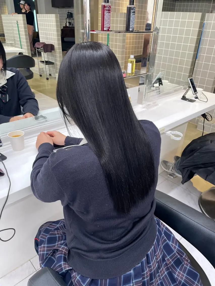 ロング カラー カット ヘアカラー トリートメント 🖤暗髪 | 艶髪 ｜透明感カラー　ゆりのヘアスタイル