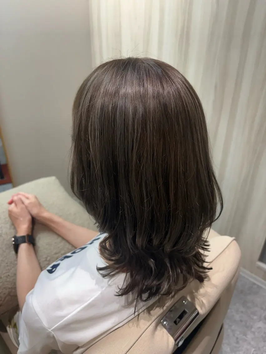 ミディアム ハイライト レイヤーカット Natsumi🤍 横浜のヘアスタイル