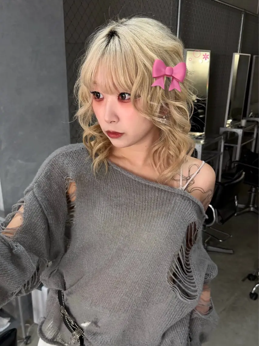 ミディアム カラー ブリーチ 透明感カラー ハイトーンカラー 髪質改善 韓国風ヘア ヘアカラー RIHO🎀栄 ハイトーン×顔周りのヘアスタイル