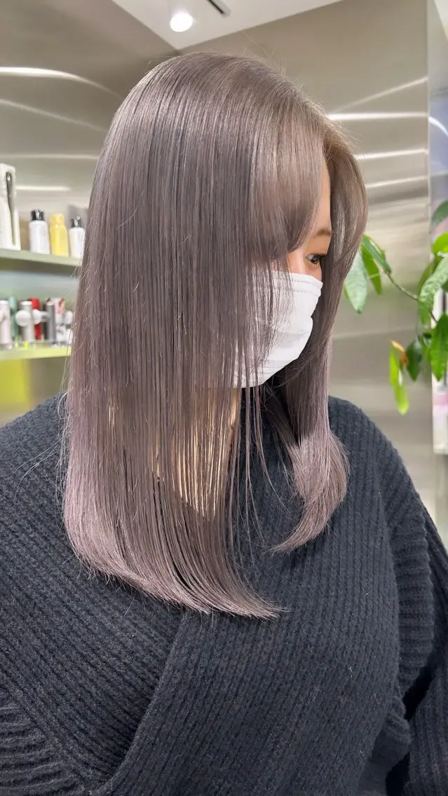 ロング カラー ブリーチ ケアブリーチ 透明感カラー ハイトーンカラー イルミナカラー メンズウルフ/ボブ パーマ/くるみのヘアスタイル