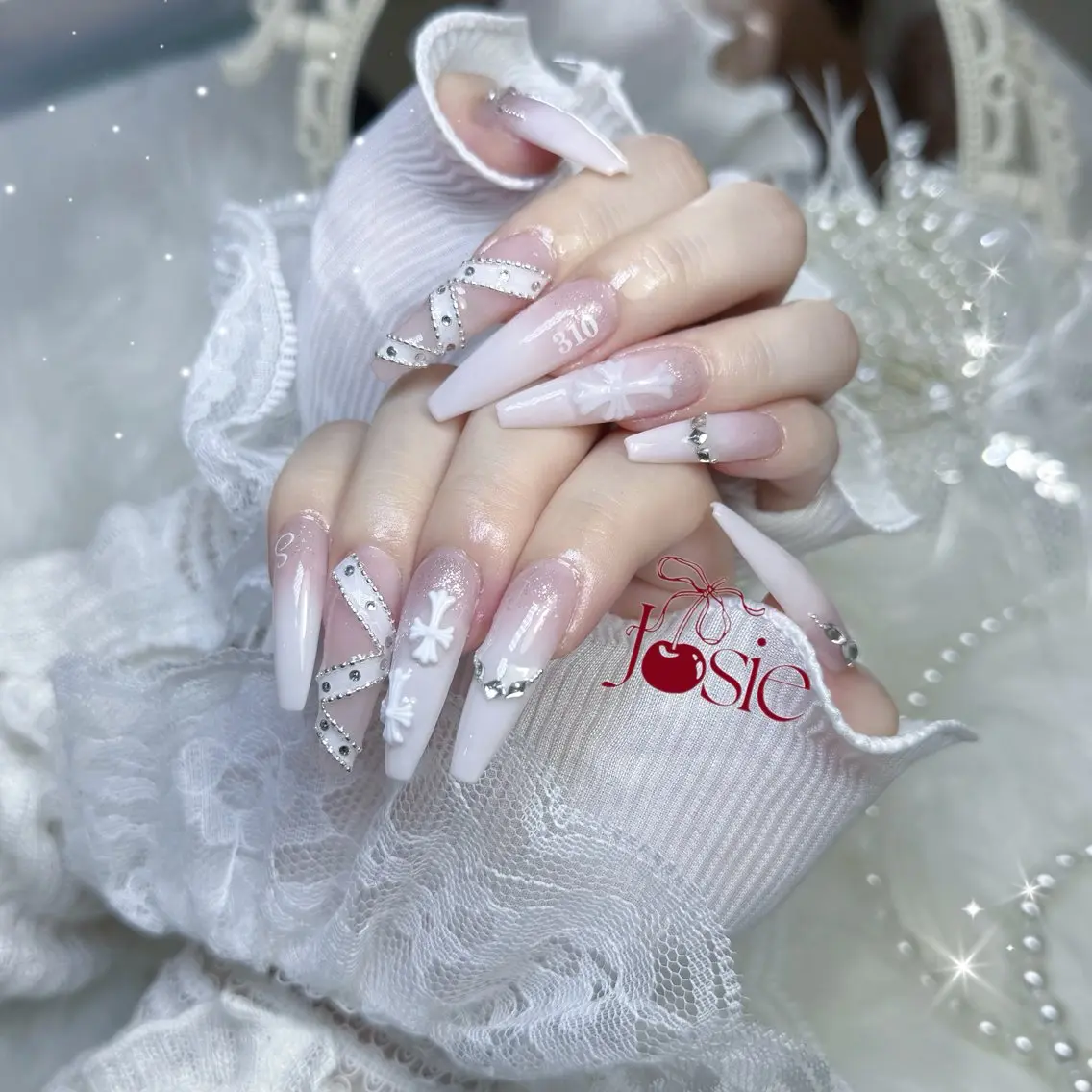 ネイル 長さ出し キラキラネイル 韓国ネイル ロングネイル ワンホンネイル ハンドネイル Josie nail salonのネイルデザイン