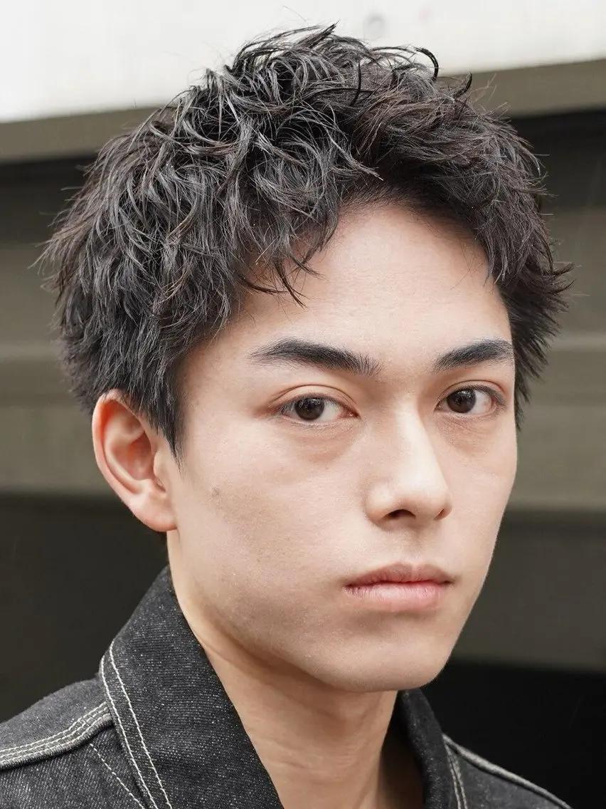 ショート パーマ メンズ 室谷 柚羽のヘアスタイル