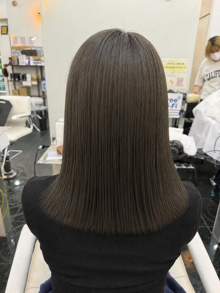 カラー ヘアカラー 透明感カラー💎 岩崎美優のヘアスタイル