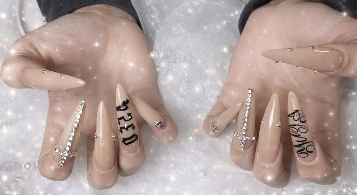 ネイル ロングネイル長さ出し 専門Spade Qのネイルデザイン