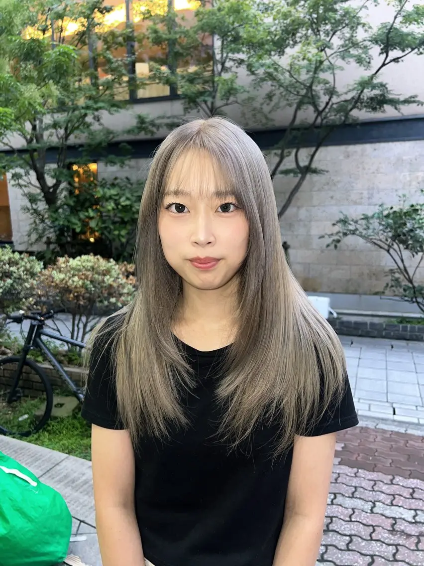 ロング カラー グレージュ シルバー シルバーグレージュ ヘアカラー Ⓜ️irai ✮のヘアスタイル