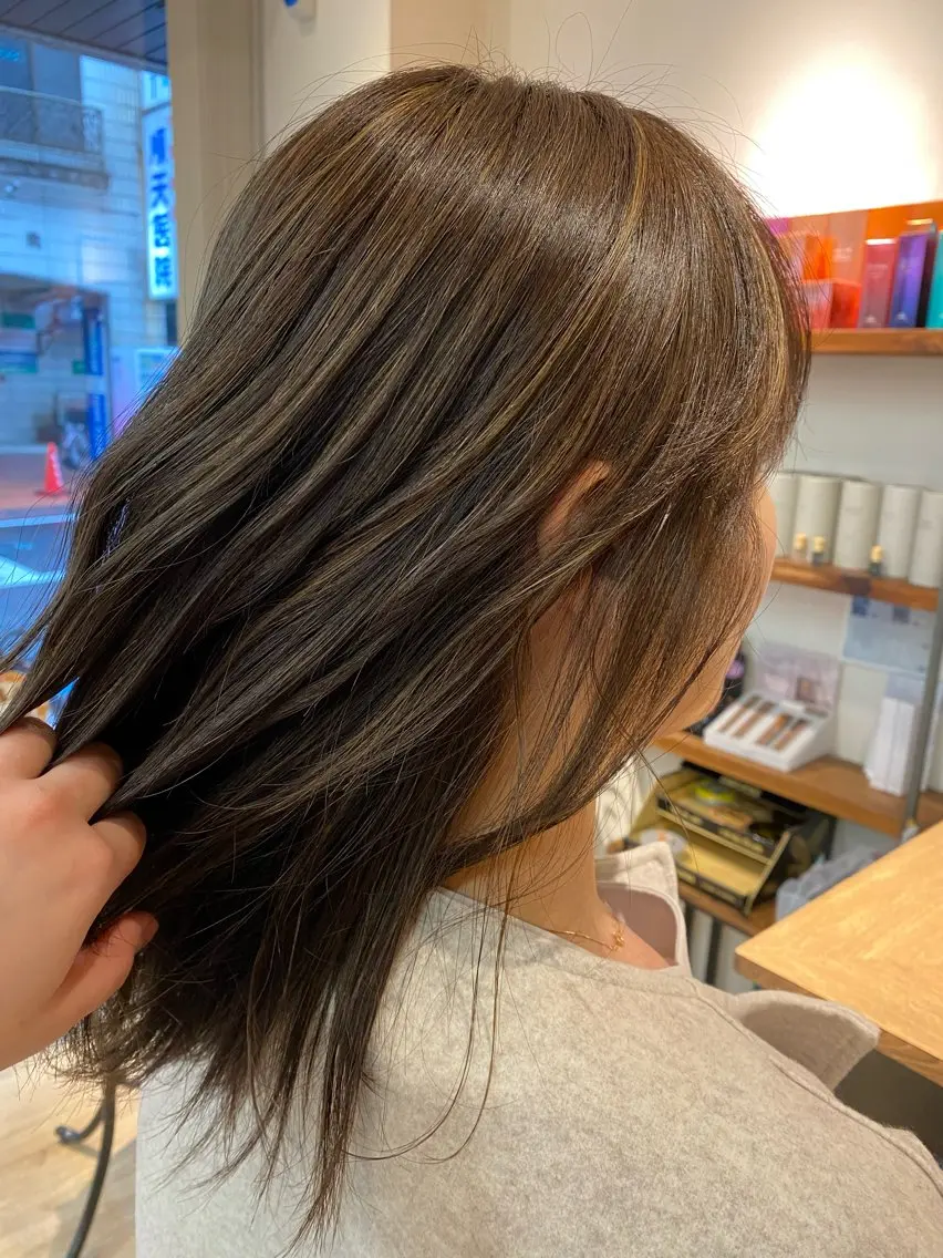 セミロング カラー ヘアカラー ナチュラルヘア🫧 ナナミのヘアスタイル