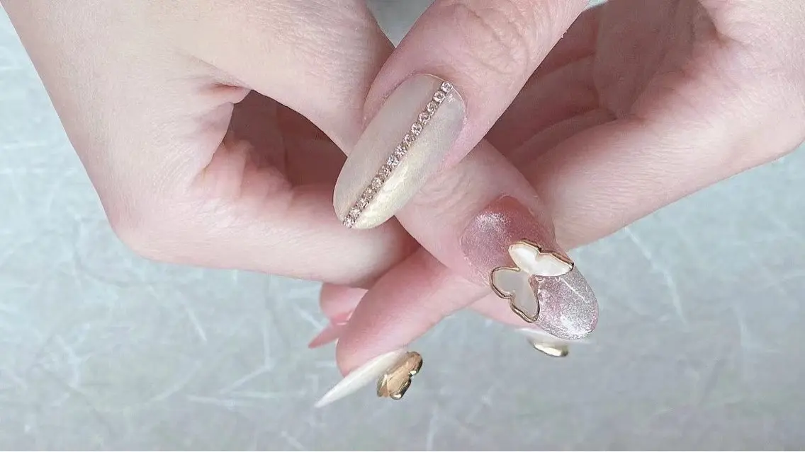 ロング チ まるこのネイルデザイン
