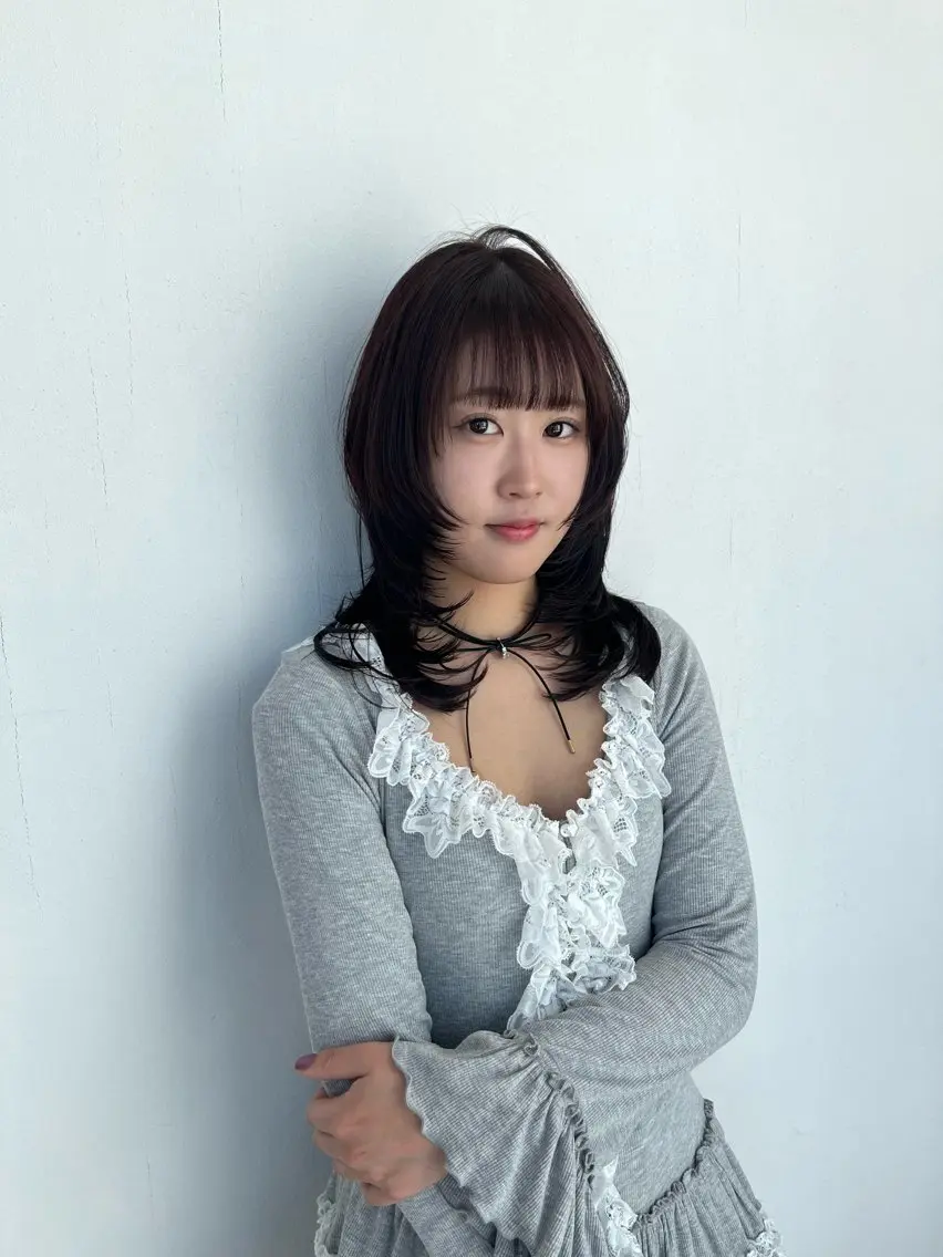 ミディアム くびれヘア 顔周りカット レイヤーカット カット ヘアカラー トリートメント レイヤー似合わせ 透明感カラーりきやのヘアスタイル