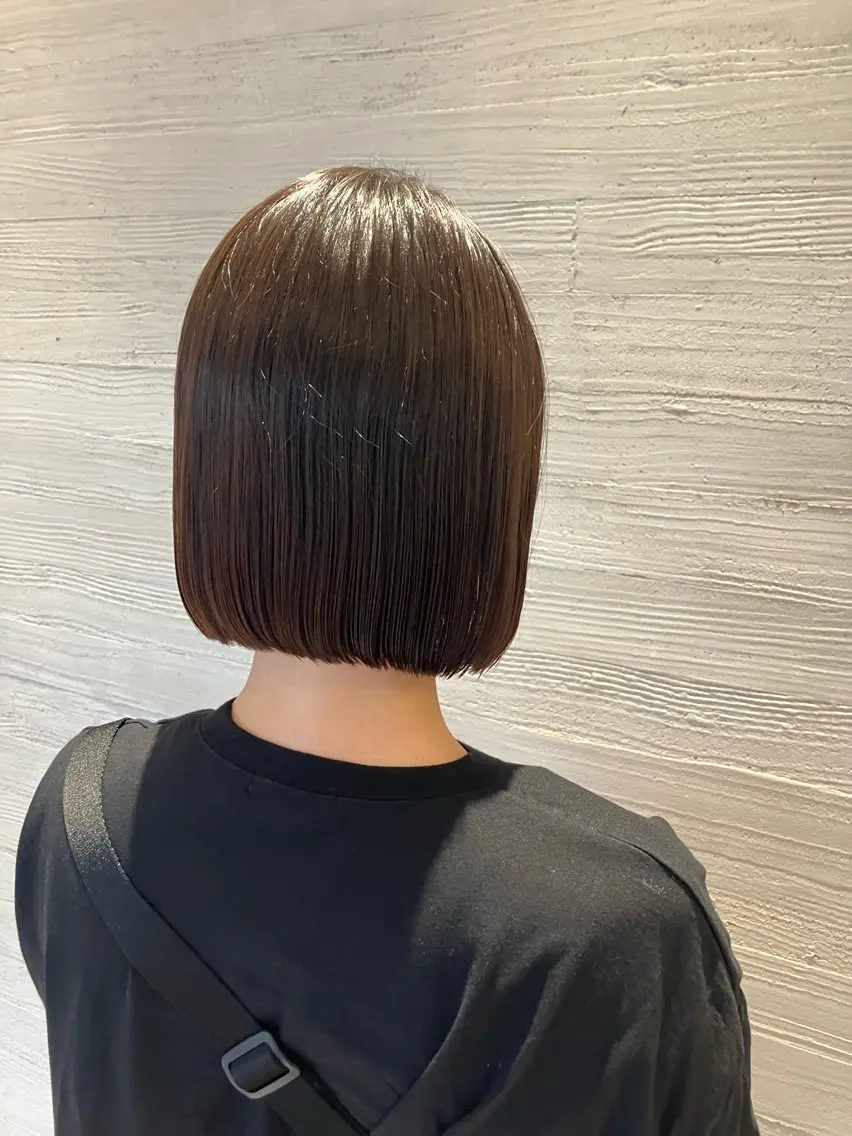 ショート ボブ サキ🤍ハイトーン 🪩レイヤーカットのヘアスタイル