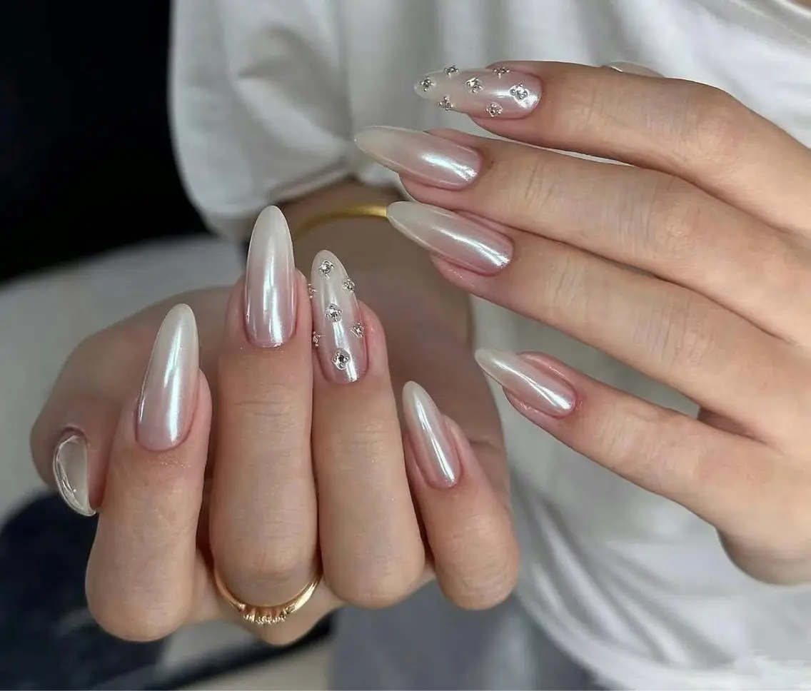 ネイル アートネイル ボルドー フレンチネイル ジェルネイル 氷ネイル・うるうるネイル ハンドネイル Julie Nail Rinのネイルデザイン