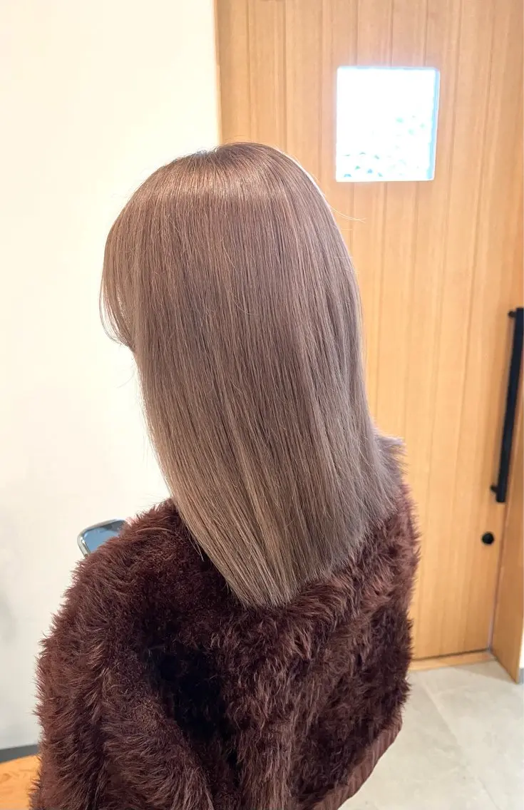 ミディアム カラー ベージュカラー ブリーチ 透明感カラー ミルクティーベージュ トリートメント ヘアカラー 今田 飛奈のヘアスタイル