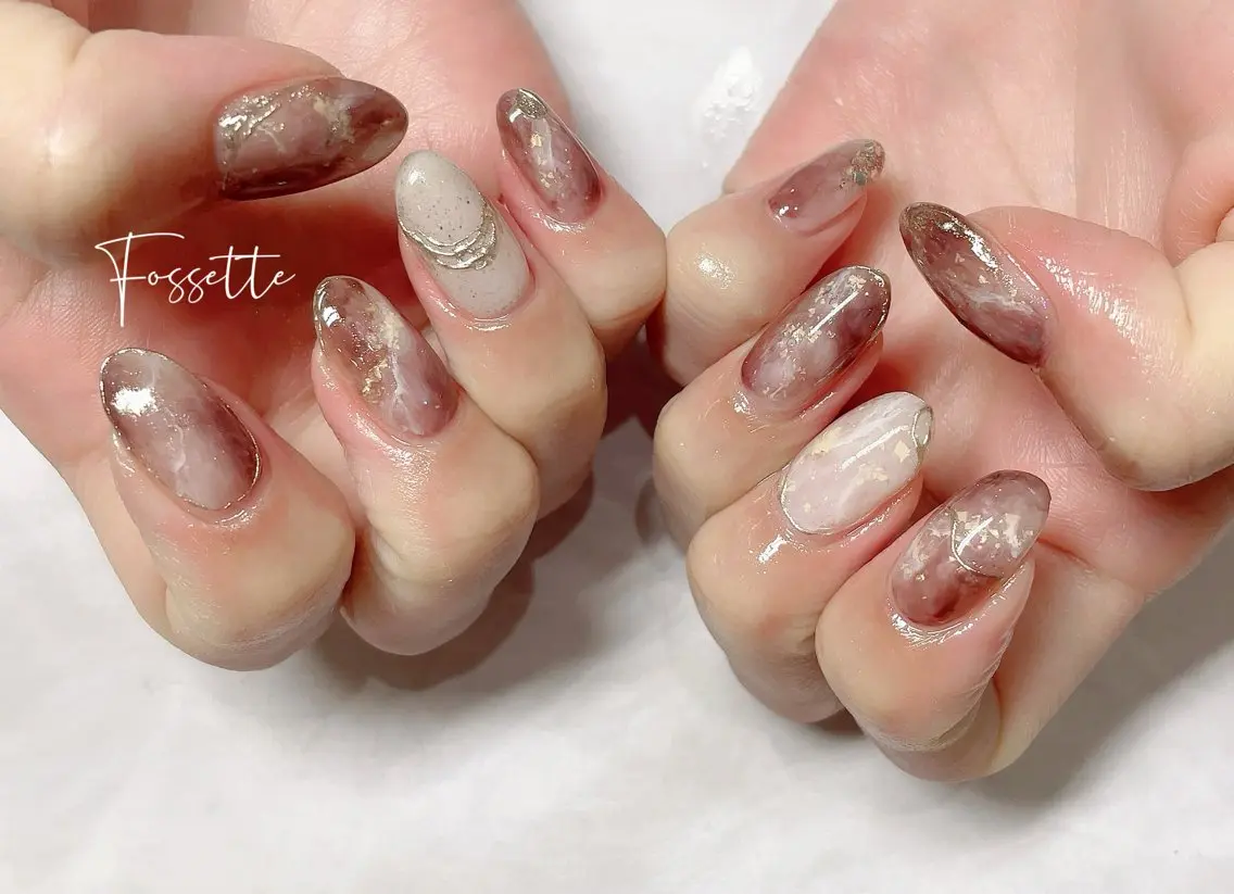 ネイル ブラウン キラキラネイル 大理石ネイル(マーブル) ミラーネイル ニュアンスネイル ハンドネイル nailsalon Fossetteのネイルデザイン