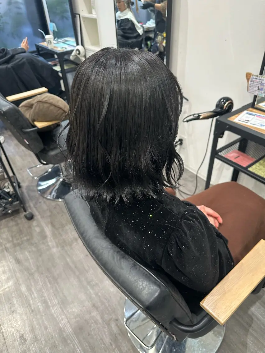 ミディアム カラー ダークグレー カット ヘアカラー トリートメント 艶髪レイヤー上田 紗也🇰🇷💗のヘアスタイル
